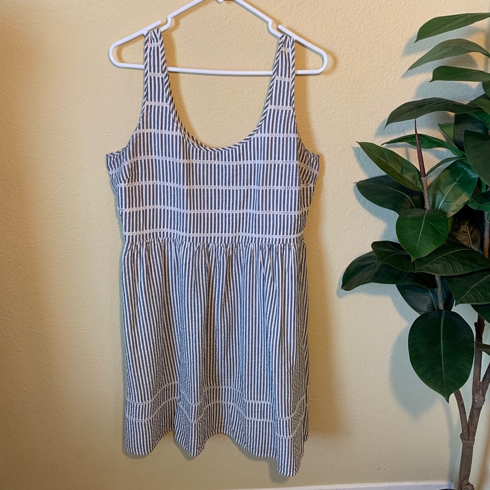 Old Navy sundress seersucker blue & white striped
